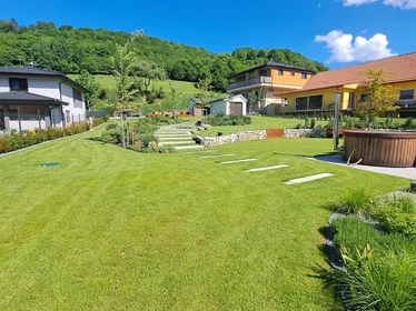 Jarná údržba a úprava záhrady pri dome Jarná údržba a úprava záhrady pri dome