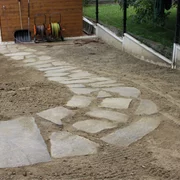 Realizácia záhradných chodníkov